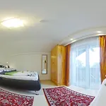 בית הארחה Haus Charlie 3*