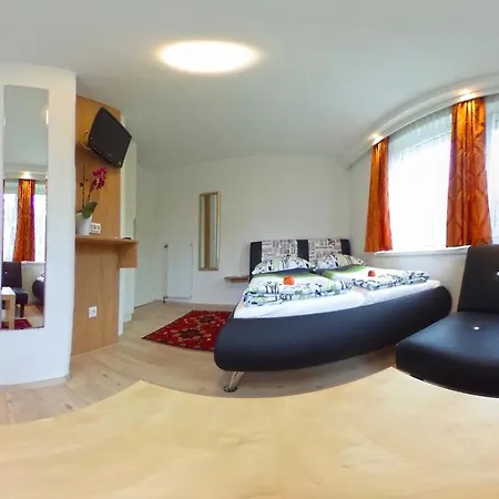 Pensión Haus Charlie 3*